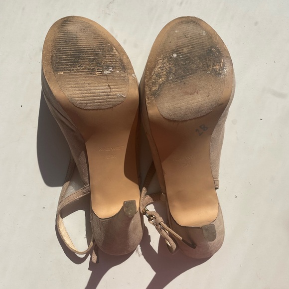 Nine West Nude Faux Suede Mesh Slingback
Stiletto Heels Size 8 1/2 - Picture 3 of 6